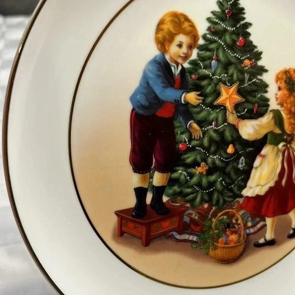 Vintage 1982 Avon XMAS MEMORIES PORCELAIN PLATE TRIMMED WITH  22K GOLD! - Picture 6 of 14